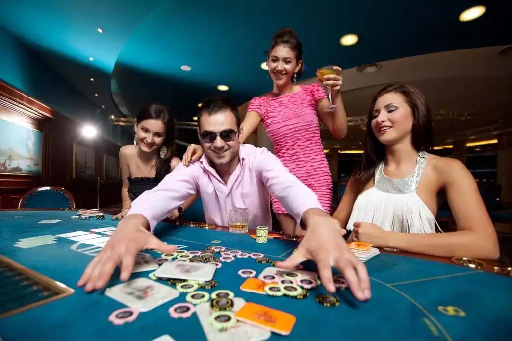Player checking VIP tier status on ok et mobile account dashboard